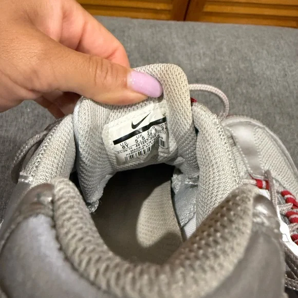 Nike Silver and Red Women's Sneakers - Picture 7 of 8